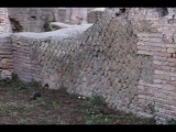 03083 ostia - regio i - insula ii - caseggiato del pantomimo apolausto and caseggiato del balcone ligneo (i,ii,2.6) - raum 29 - detail westwand - 09-2022.jpg